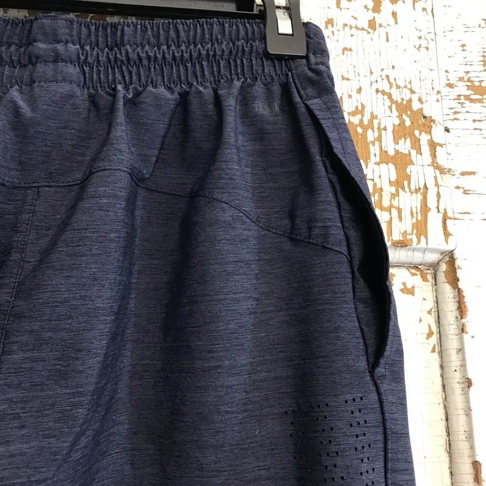 ☘️❄️ Adidas Axis Woven training Shorts ❄️☘️ - Picture 4 of 11